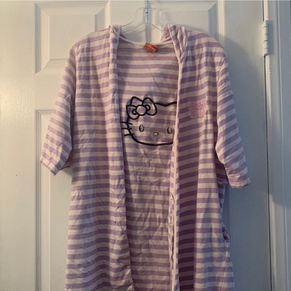 Hello Kitty Robe - Picture 2 of 4